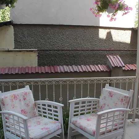 в частном доме в аркадии Apartman Odessza